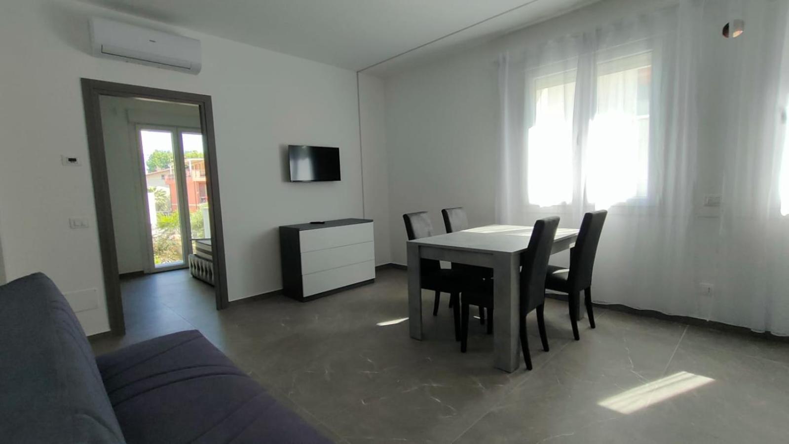 Villa Borghesi Suites Fronte Mare ริมินี ภายนอก รูปภาพ