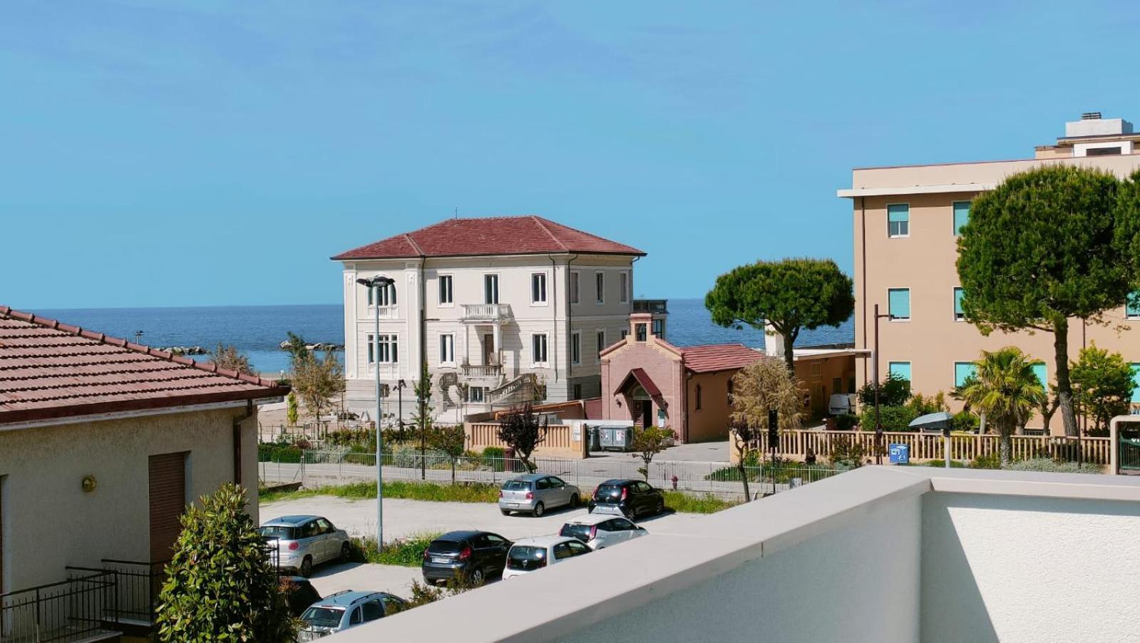 Villa Borghesi Suites Fronte Mare ริมินี ภายนอก รูปภาพ