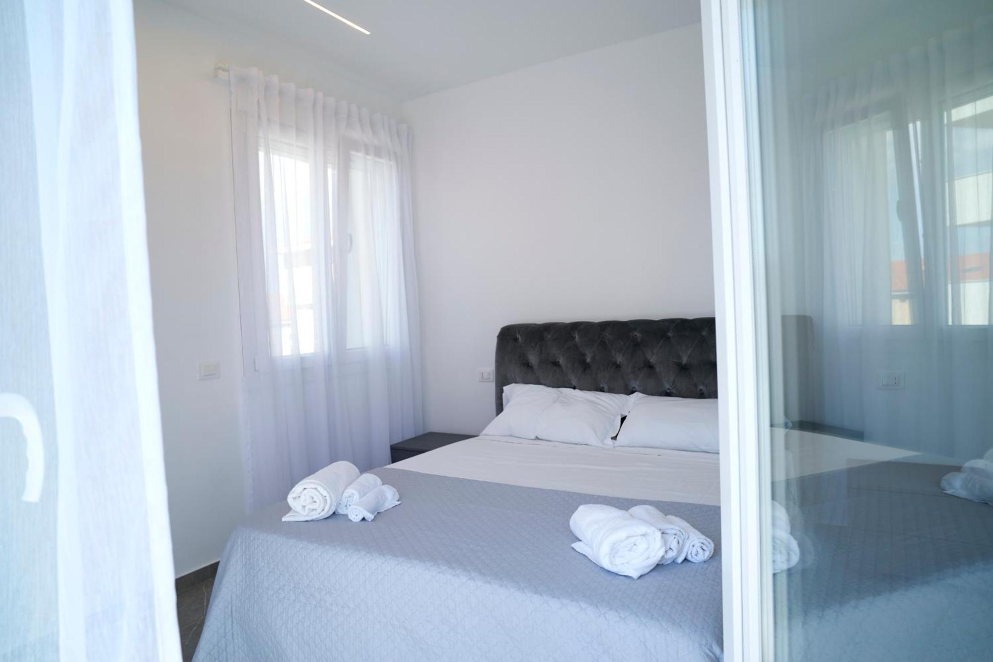 Villa Borghesi Suites Fronte Mare ริมินี ภายนอก รูปภาพ