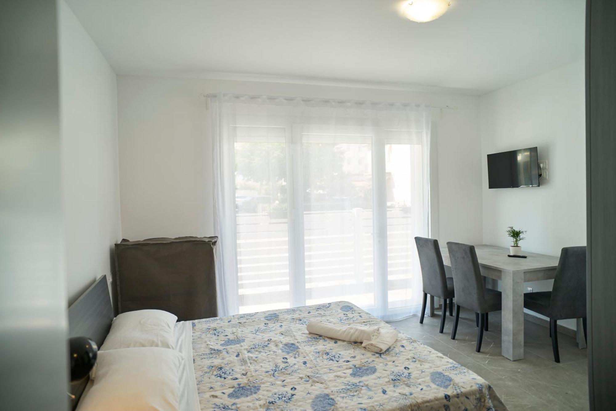 Villa Borghesi Suites Fronte Mare ริมินี ภายนอก รูปภาพ
