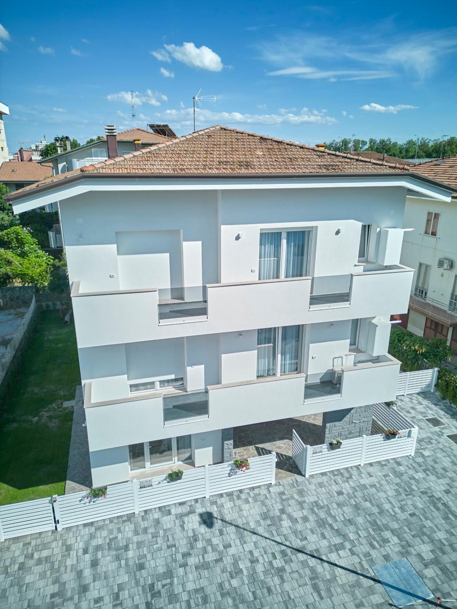Villa Borghesi Suites Fronte Mare ริมินี ภายนอก รูปภาพ