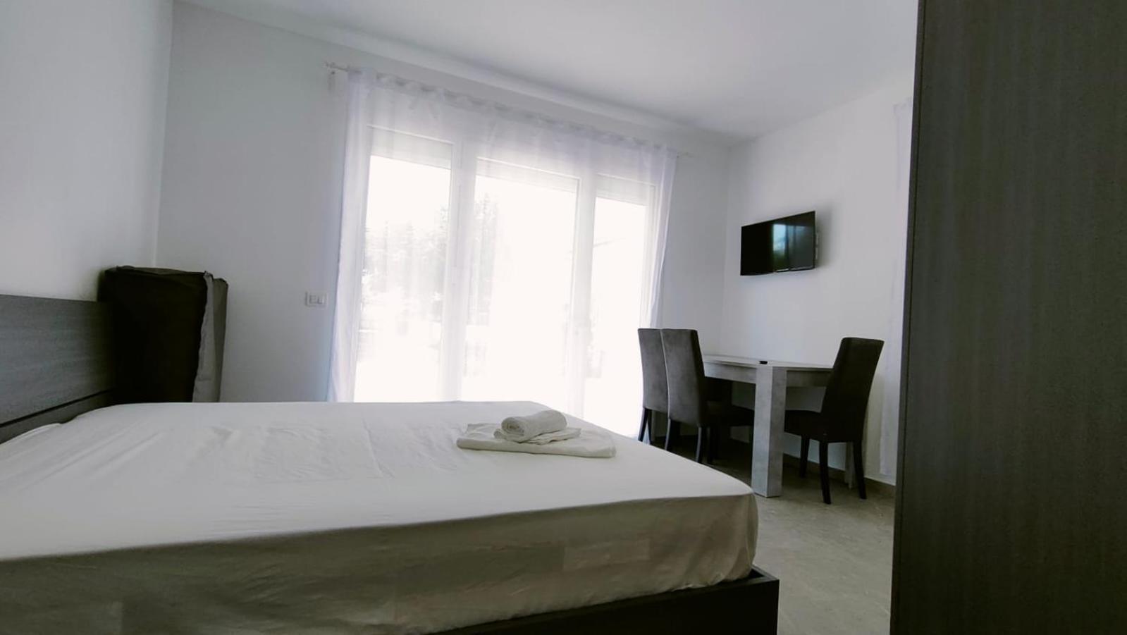 Villa Borghesi Suites Fronte Mare ริมินี ภายนอก รูปภาพ