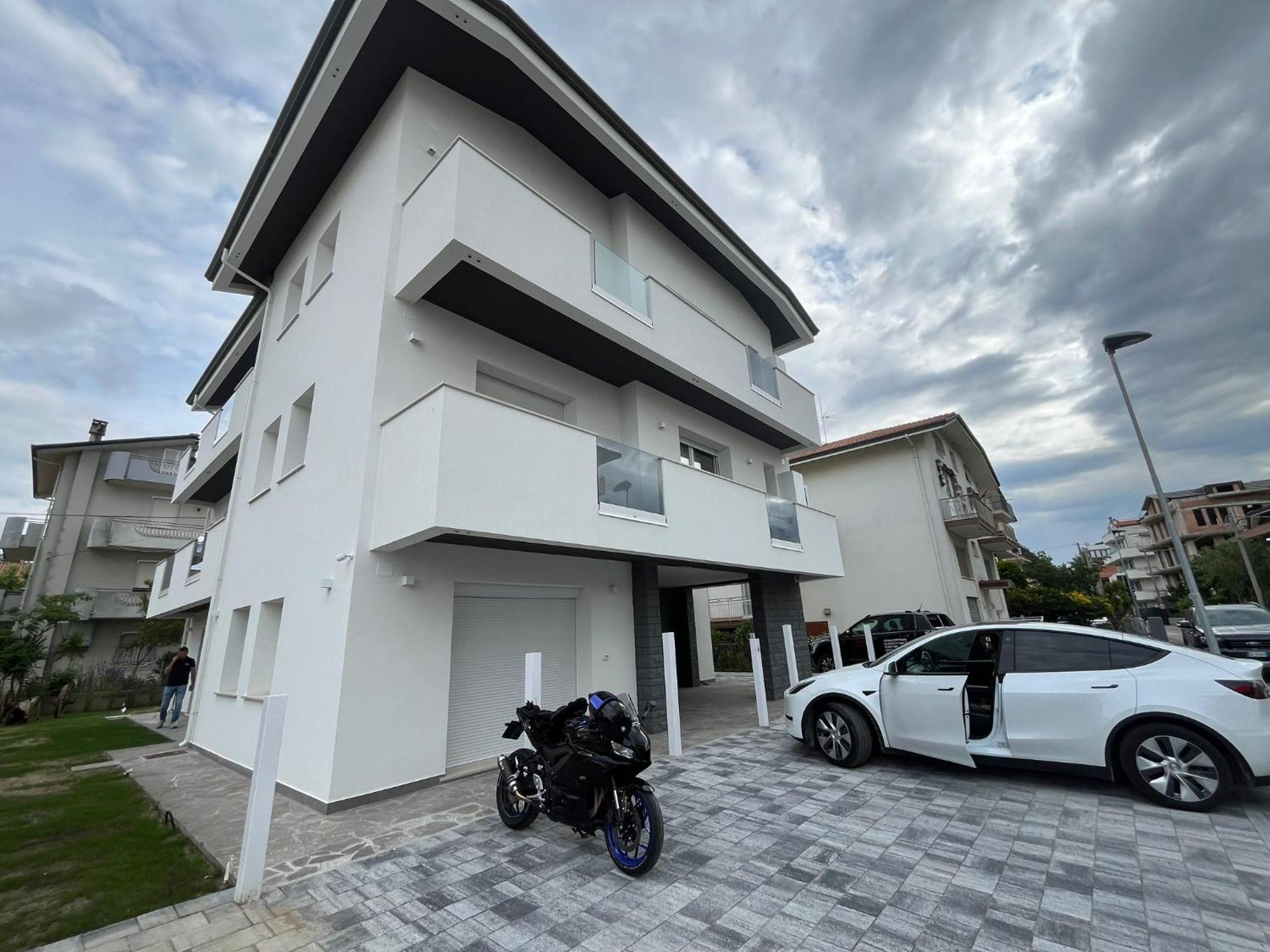 Villa Borghesi Suites Fronte Mare ริมินี ภายนอก รูปภาพ